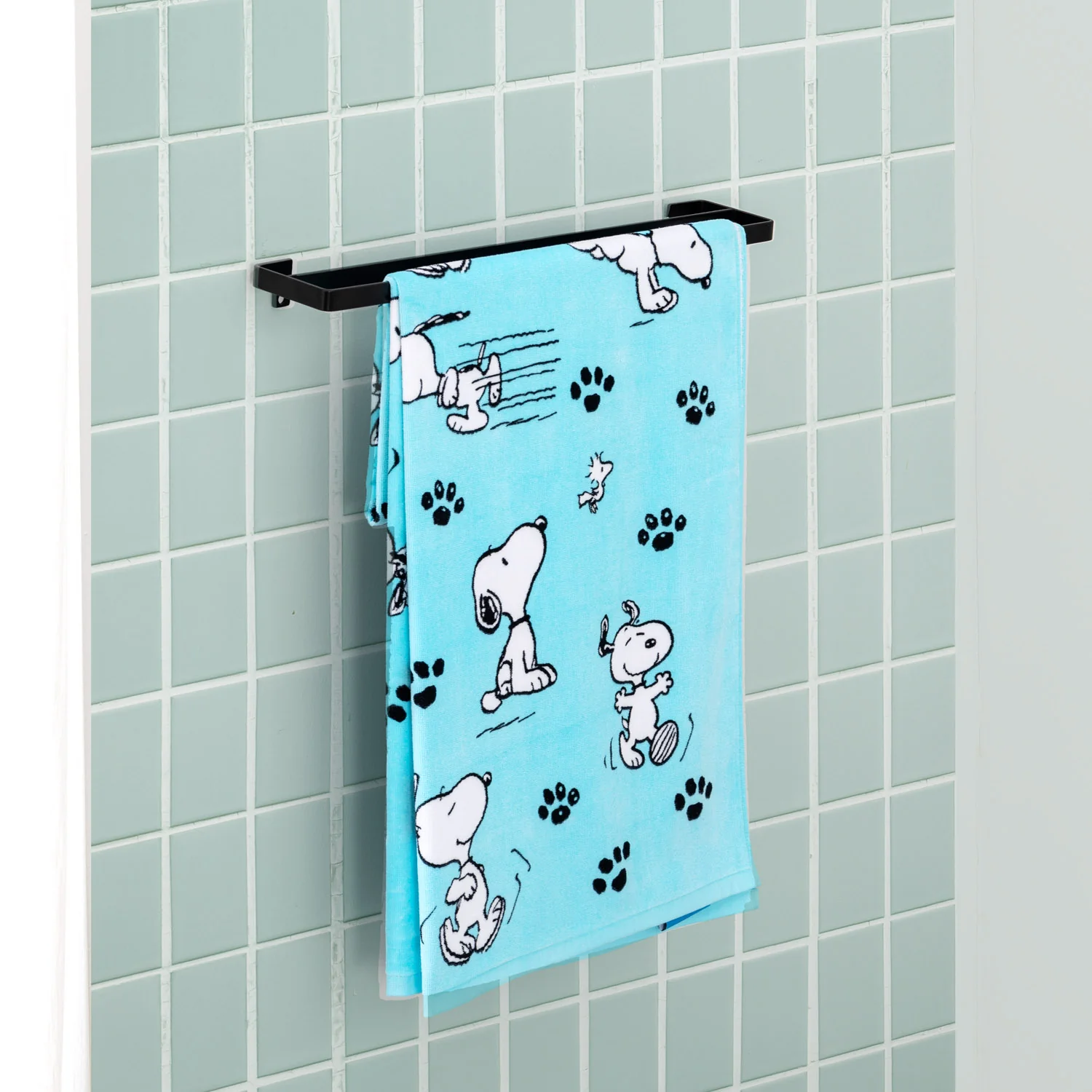Peanuts® Oversized Beach Towel - Image 10