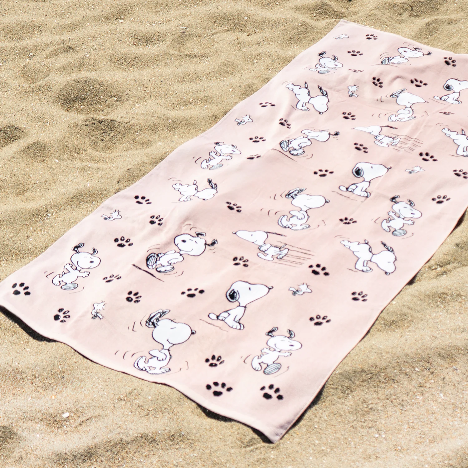 Peanuts® Oversized Beach Towel - Image 16