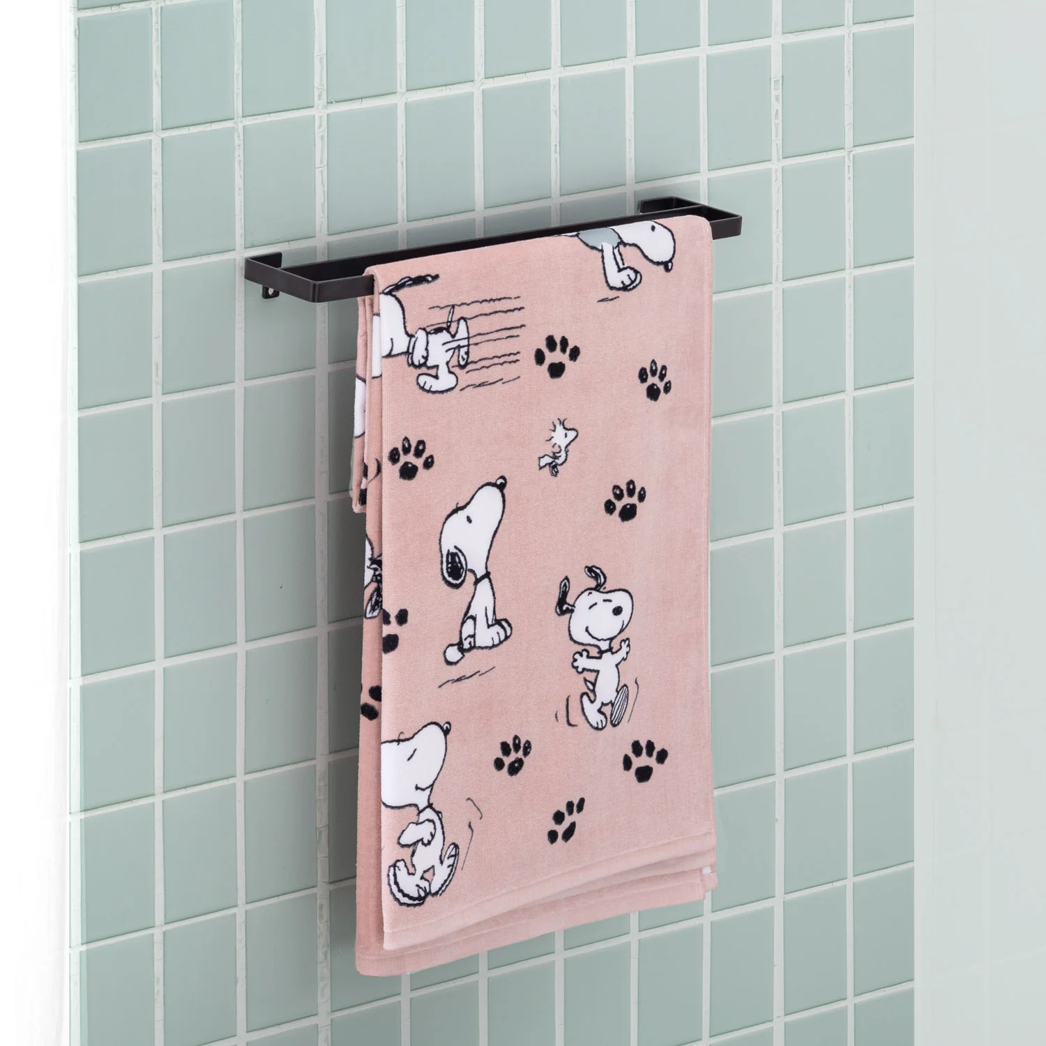 Peanuts® Oversized Beach Towel - Image 17