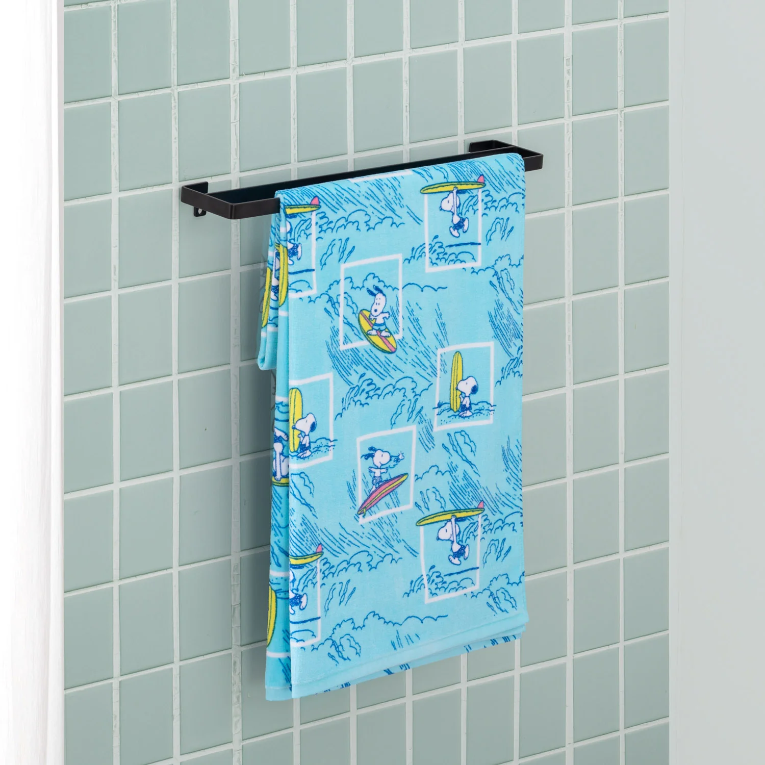 Peanuts® Oversized Beach Towel - Image 21