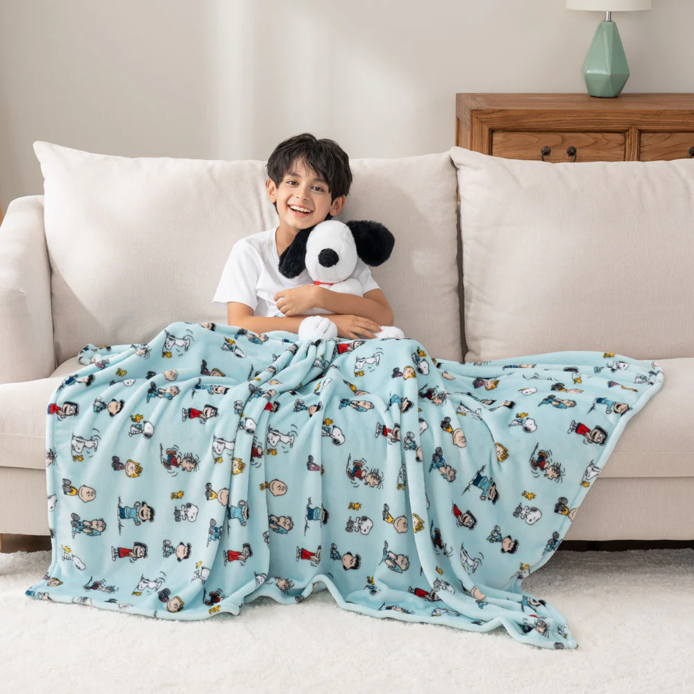 Peanuts® VelvetLoft® Throw - Image 5